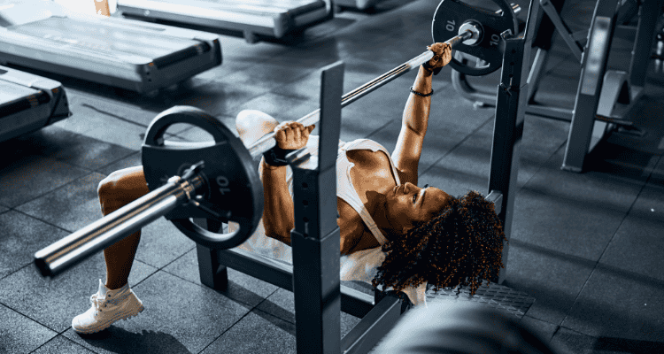 Supino Reto (Máquina ou Barra)